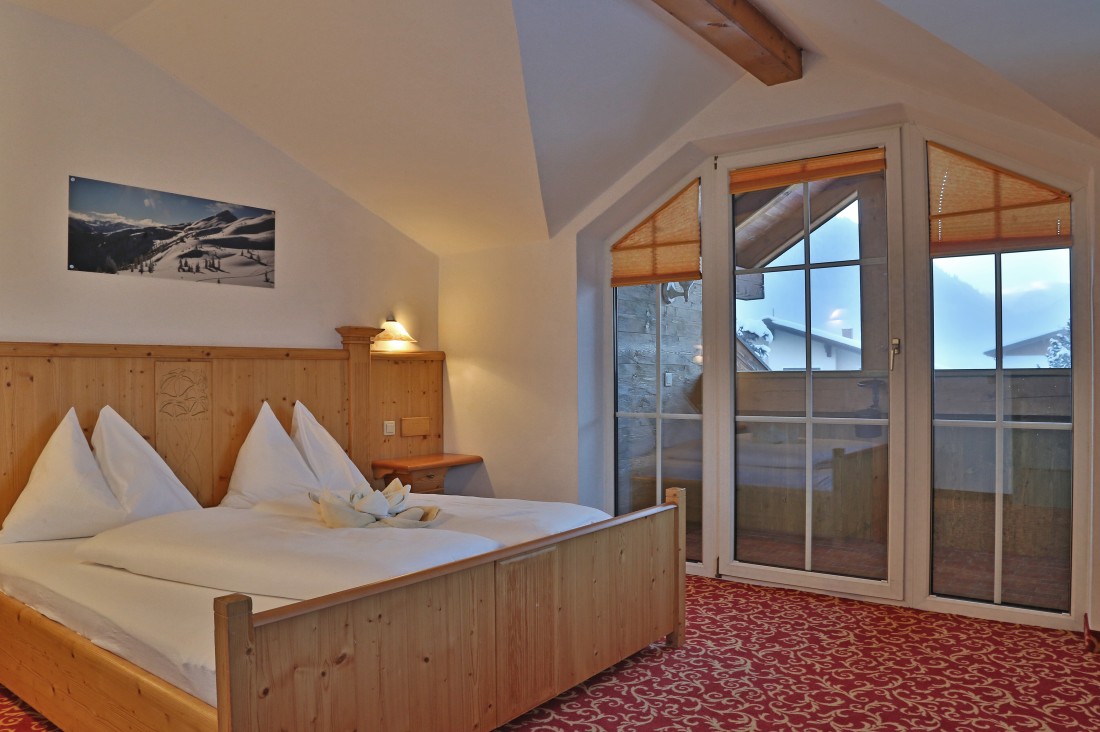 Schlafzimmer mit Doppelbett