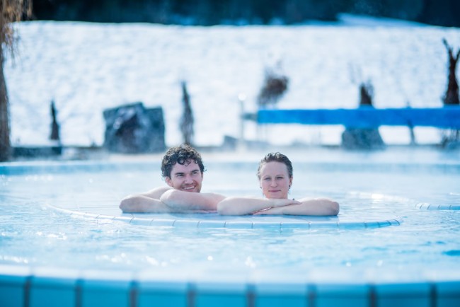 Beheiztes Solebecken in der Erlebnistherme Amadé © Altenmarkt-Zauchensee Tourismus_Nadia Jabli Photography